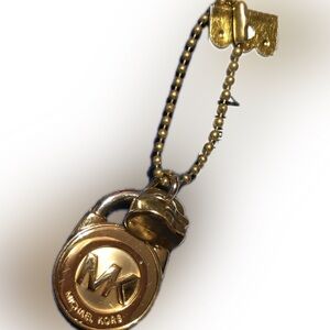 MICHAEL KORS GOLD TONE EMBOSSED LOCK CHARM BALLCHAIN KEY FOB KEYCHAIN HANGTAG